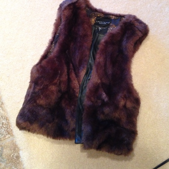 Fur vest w black leather lining