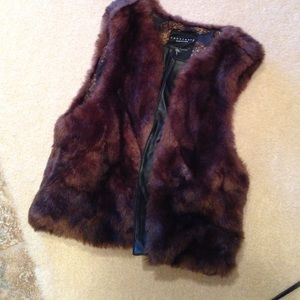 Fur vest w black leather lining