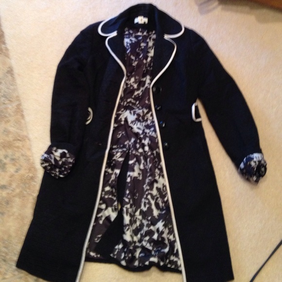Black and white trench w floral lining