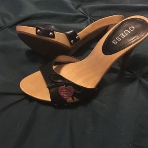 NWOT Black Guess Heels size 8