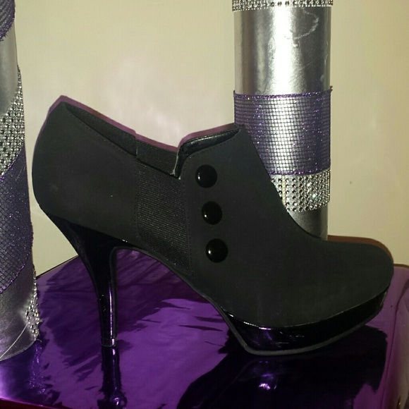 Unlisted by Kenneth Cole - Plat Form