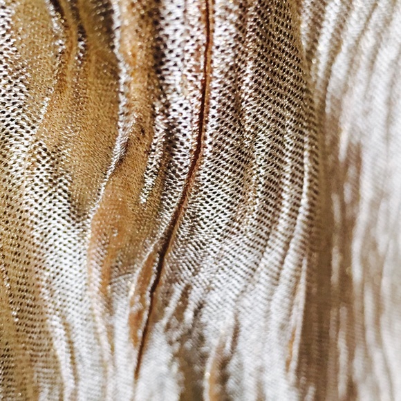 ✨HP✨ ⚡️REDUCED ⚡️- Layered Shiny Gold Tank - Picture 3 of 4