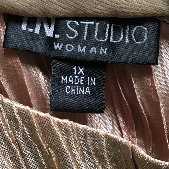 ✨HP✨ ⚡️REDUCED ⚡️- Layered Shiny Gold Tank - Picture 4 of 4