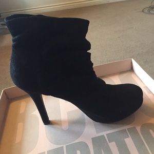 Bcbg suede black booties comes w/ box