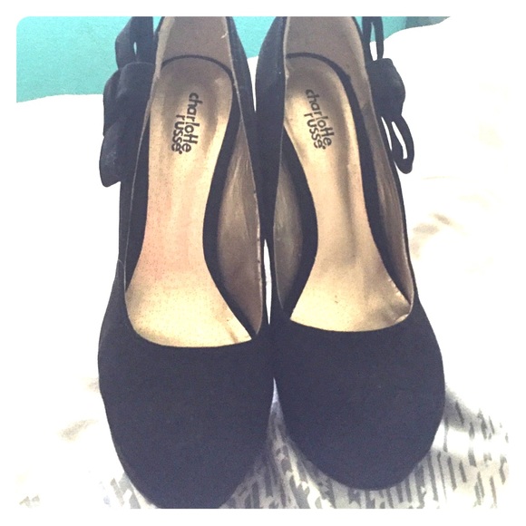 Size 8 Charlotte Russe black heels w/ bow