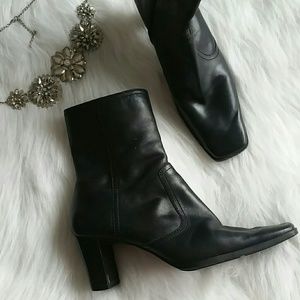 NINE &Co black ankle boots