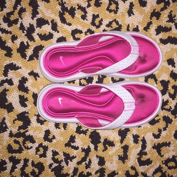 Nike flip flops, good condition