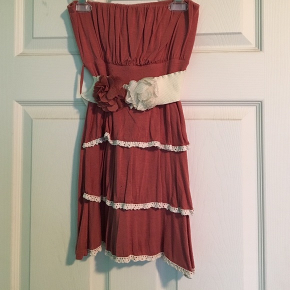 Sleeveless with lace trimmed layers top