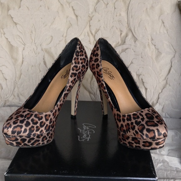 City streets Sierra leopard print platform pumps