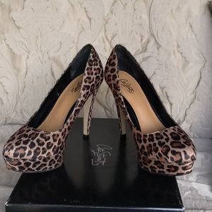 City streets Sierra leopard print platform pumps