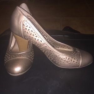 Gold copper heels