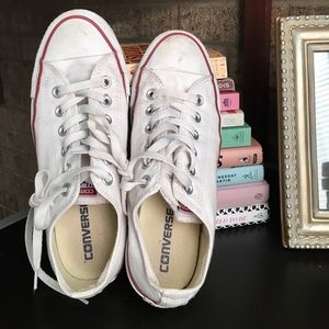 Size 8 Barely Worn White Low-Top Converse