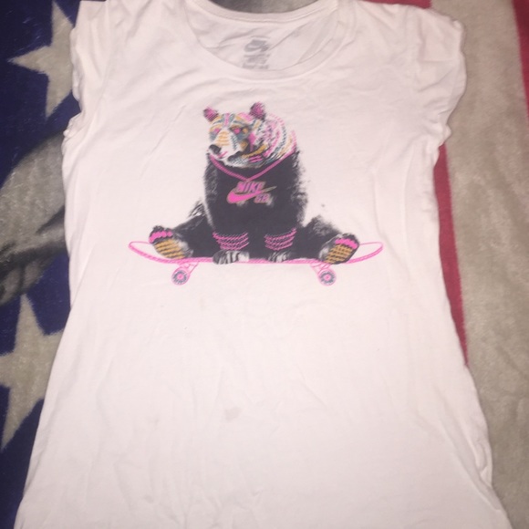 Nike tee - Picture 1 of 1
