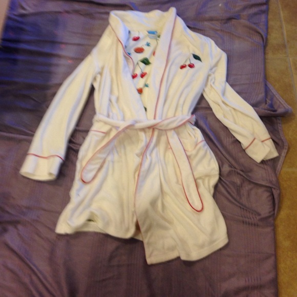 Small white soft terry cloth robe.