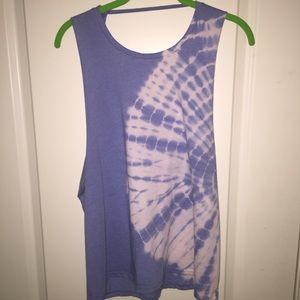 Kendall and Kylie muscle tee!!