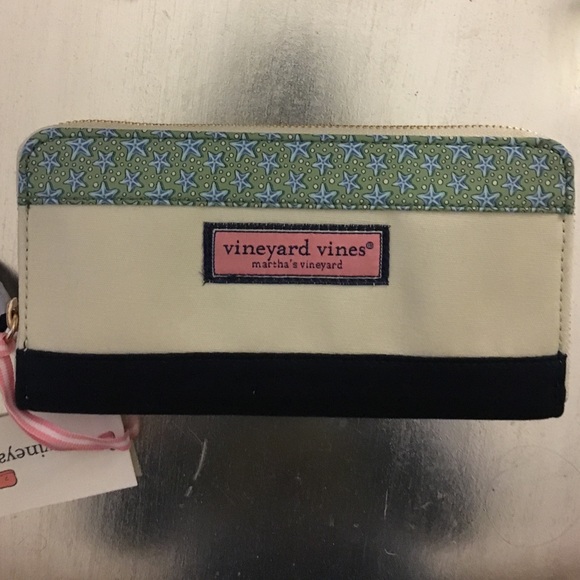 NWT - Zip around wallet - starfish