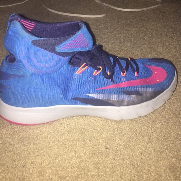 Nike basketball shoe - Picture 2 of 2