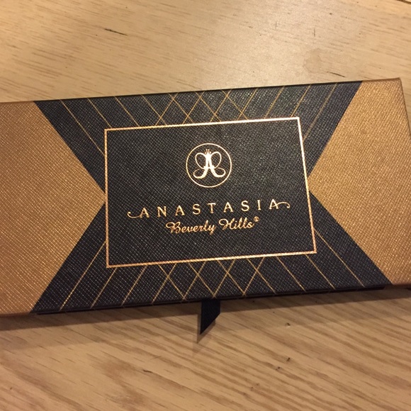 Anastasia Beverly Hills Shadow Couture palette