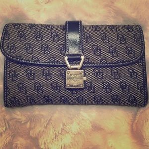 Dooney & Bourke wallet