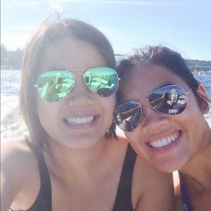 Meet your Posher, Vi