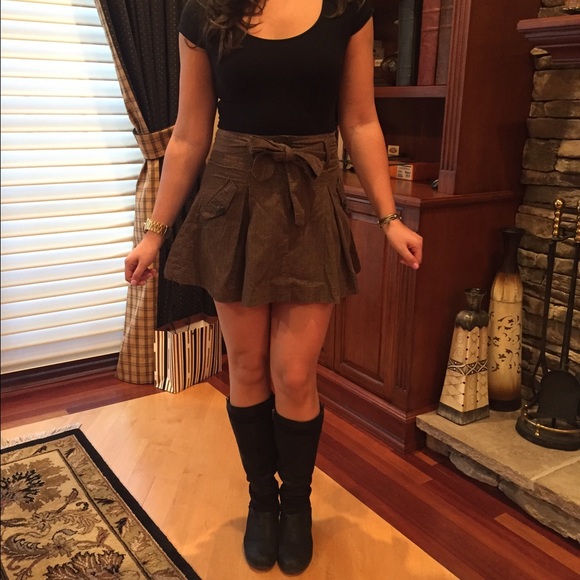 Brown chevron pleated mini skirt