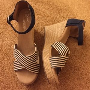 Toms university wedges 9 M
