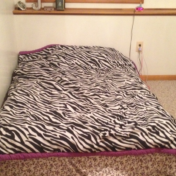 Bed spread - Picture 2 of 2