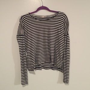 Cropped long sleeve shirt