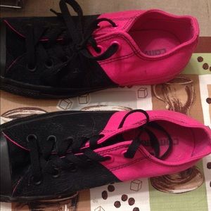 Black and pink converse