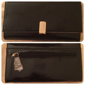 BRAND NEW LIZ CLAIBORNE WALLET