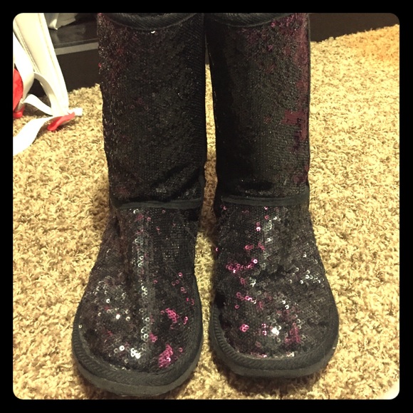 black and pink sparkly boots!