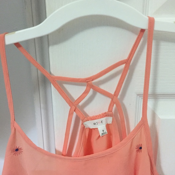 SOLD! 🌼New Floral Top - Picture 2 of 3