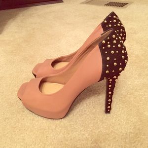 Nude embellished Jessica Simpson Pumps