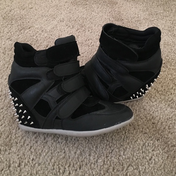 Wedge sneakers