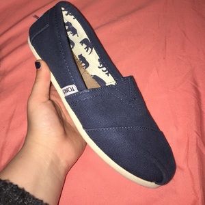 Navy blue women's toms!