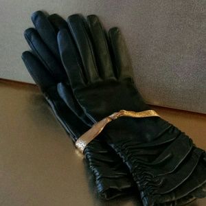 green leather stylish gloves