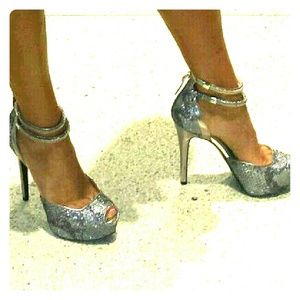 GUESS PEEP TOE HEELS