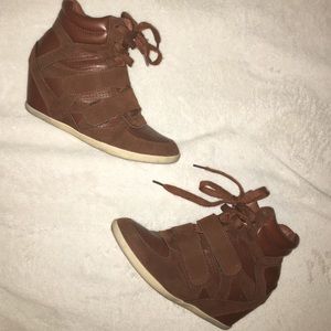 Cognac sneaker wedges