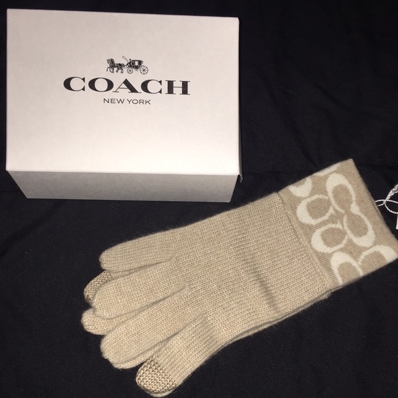 ✌🏻️Coach Knit Tech Gloves ✌🏻️