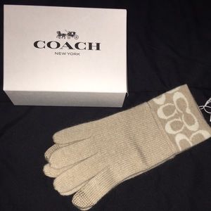 ✌🏻️Coach Knit Tech Gloves ✌🏻️