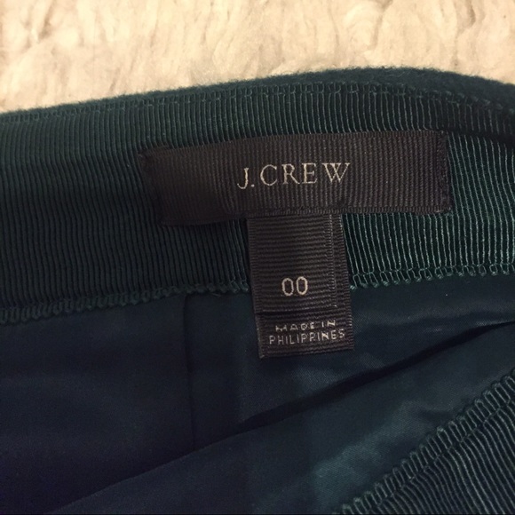 Size double zero, hunter green skirt - Picture 2 of 4