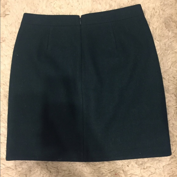 Size double zero, hunter green skirt - Picture 3 of 4