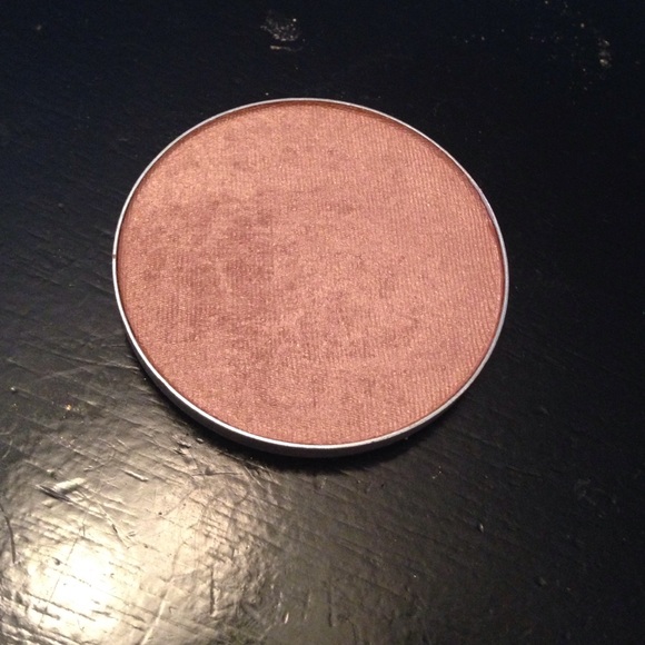 MAC blush in Margin