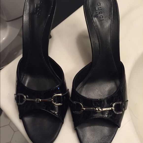 Gucci Pantent slip on heel