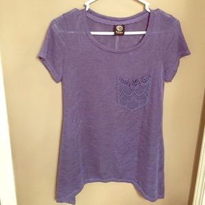 Casual Tee with Lace Pocket, longer on the sides