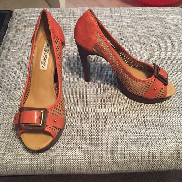 Naughty monkey tan pumps