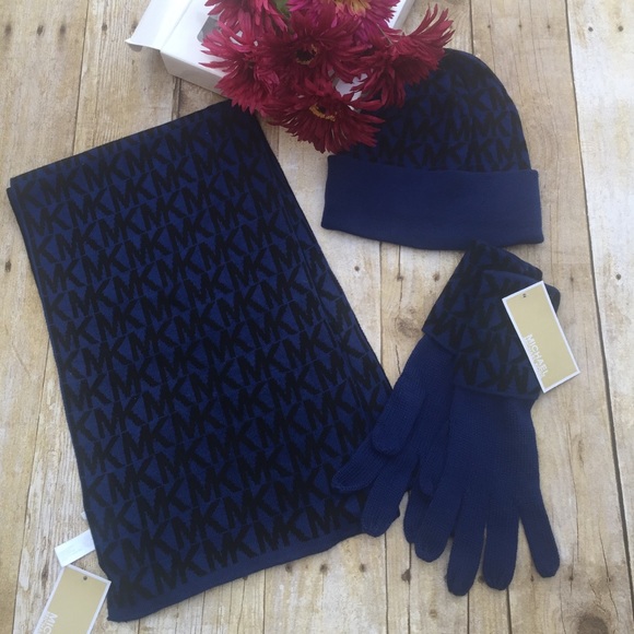 MICHAEL Michael Kors Accessories - NWT Michael Kors scarf set!