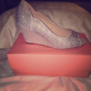 Super sparkly silver wedges!