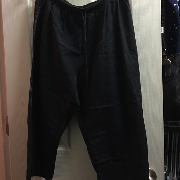 🔸CAPRI PANTS MUST GO 🔹LOWEST PRICE