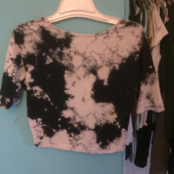 Black and White crop top - Picture 2 of 2